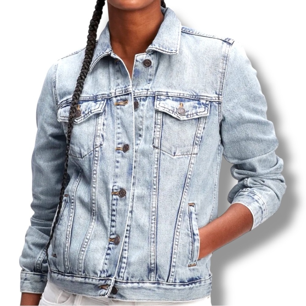 GAP Blue Light Wash Denim Slim Fit Button Front Closure Jacket With Four Pockets - Picture 1 of 16